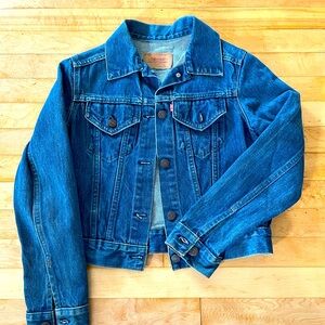 Vintage Levi’s jean jacket. Size small or xsmall
